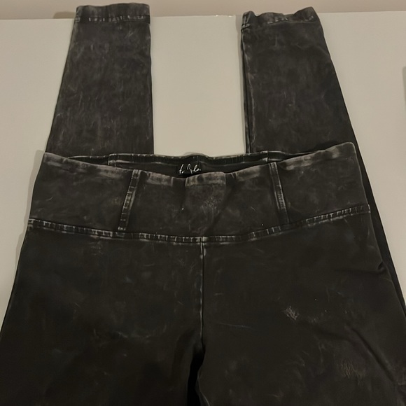 TALULA Faded Gray Leggings - Picture 4 of 4